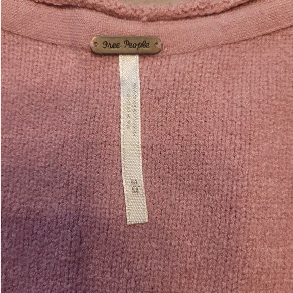 Free People “Take Me Places” Pink Knit V-Neck Sweater M – Oversized Soft Girl - Picture 6 of 8